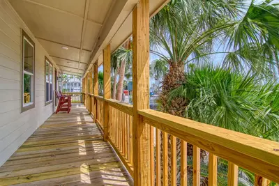 Image de Maison neuve nichée en plein coeur des appartements!