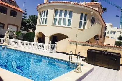 Image de Villa de luxe (piscine privée et bain à remous)