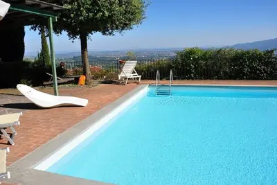 Villa Perla, maison rustique en pierre avec piscine