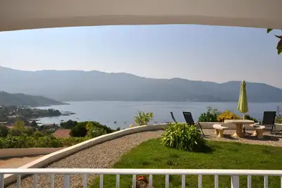 Image de Vue A Couper Le Souffle. Splendide et grand T2 Rdc ( bleu ) très calme