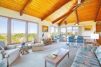 Image de Haven Hideaway - Une maison avec toutes les vues que Copalis a à offrir!