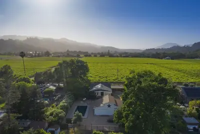Image de Ferme de 2 ch avec vue sur le vignoble près du centre-ville de St. Helena (permis n ° 2013-47)