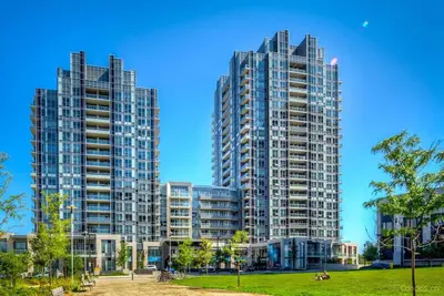 Image de Fermé au métro 1 + 1 Condo de luxe avec parking et Wifi