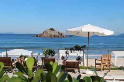 Image de Maison super confortable en face de la communauté fermée par la mer