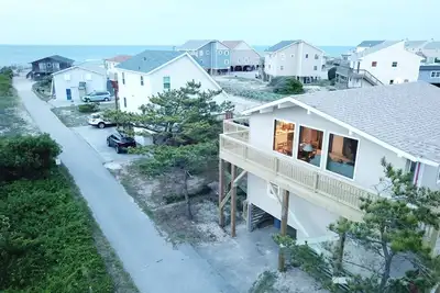 Image de S. Nags Head-Semi-Oceanfront w / Direct Beach Access, Walk to Fish Heads & Pier