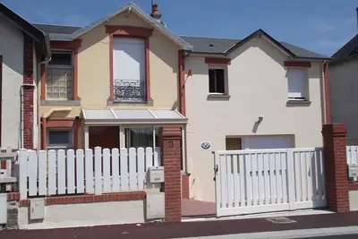 Image de Granville et iles Chausey maison à 50 m de la mer avec jardinet et terrasse