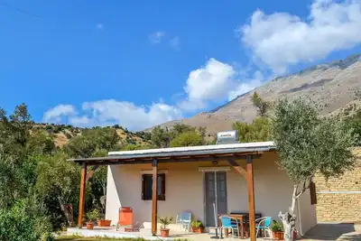 Image de Maison de vacances avec piscine, grand jardin, idyllique et calme, Wifi | Triopetra, Crète