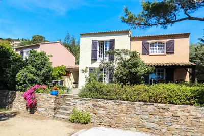 Image de Semi-detached villas ** with communal pool in beautiful property. Ideal with family.