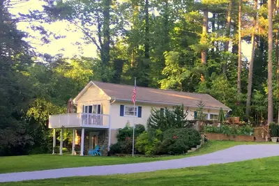 Image de Belle maison privée avec bain à remous, près de la ville