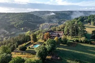 Image de Chateau D'Exception Du XVIIe Dominant La Dordogne Au Coeur Du Peigord Noir