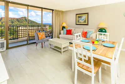 Image de Waikiki Banyan High Floor | Vues de Diamond Head et de l'océan | Wi-Fi et parking gratuits