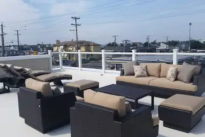 Image de Oceanside privé Deuxième étage avec toit Top Deck Centre de Harvey Cedars