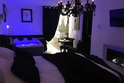 Image de O5sens chambre d’hôtes baroque avec jacuzzi