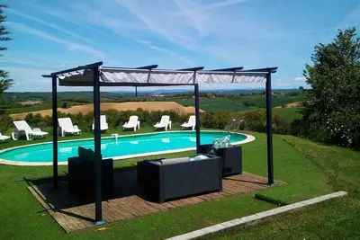 Image de Calmont où les montagnes rencontrent la mer, 3 gîtes avec piscine et vue imprenable