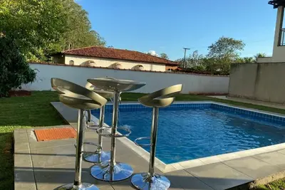 Image de maison dans les eaux de résidence de la station de saint barabara
