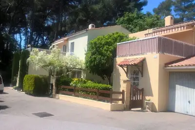 Image de Villa située dans une copropriété à proximité des plages et commerces.