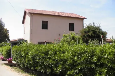 appartement dans une villa à la campagne, à 4 km de la mer