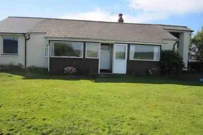 Image de Bungalow familial spacieux, à seulement un jet de pierre de la plage fabuleuse