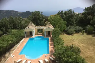 Image de Peaceful Guesthouse avec grande piscine privée et isolée Gardens