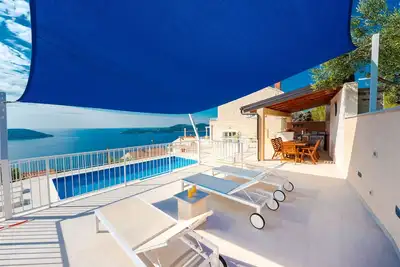 Image de Maison de vacances spacieuse Gina; 6 + 2 avec piscine, vue mer et Ă seulement 12 km de Dubrovnik