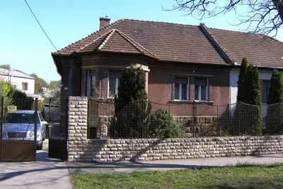 Image de Maison de vacances pour familles avec chiens avec grand jardin et charme bourgeois