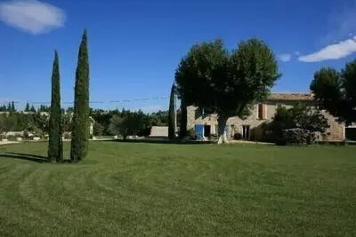 Image de Location mas provençal de 200 m2 avec piscine à deux pas d'Avignon, Vaucluse