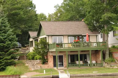Image de Rêvé de posséder une maison face au lac? Pendant une semaine, vos rêves peuvent devenir réalité!