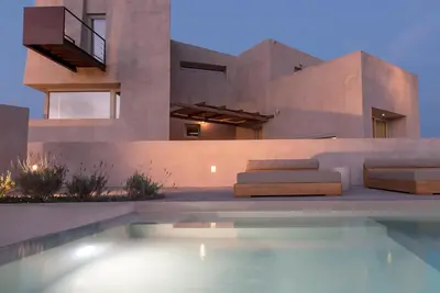 Image de Villa de luxe King Albus avec piscines privées et vue sur le coucher de soleil