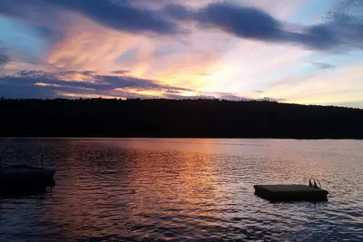 Image de Bord de l'eau du lac Loon - Poissons, vélo, randonnée dans les hauts sommets, observation des feuilles et ski dans les Adk