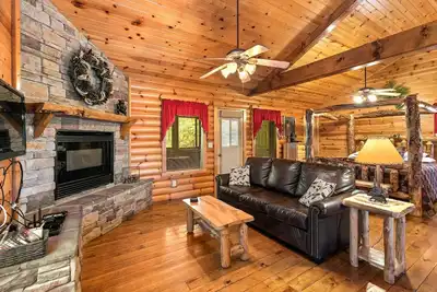 Image de Cabane en rondins de luxe - Lit King, cuisine complète, foyer, vues boisées
