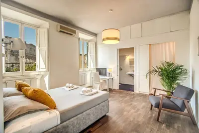 Image de Bright and charming apartment located at a stone throw from the Coliseum with a great view.
