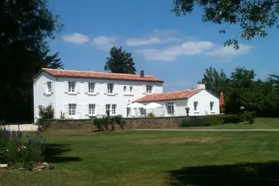 Image de Maison de caractère dans parc privé 5 Ha, 400 m plage, 10 km d'un golf 18 trous