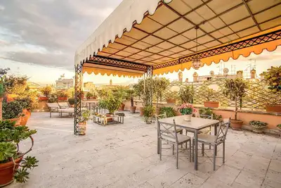 Image de Stunning Terrace overlooking the \"vittoriano \" and Piazza Vanezia, in an exclusive totally renovated