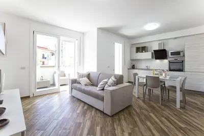 Image de Nouvel et élégant appartement central avec garage