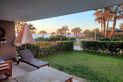 Image de Appartement neuf, rez-de-chaussée, première ligne avec vue sur la mer, dans domaine haut de gamme