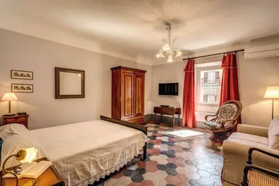 Image de Recently restructured and refurbished apartmentat 5 minutes walking from Termini station.