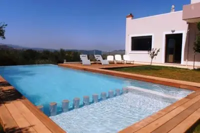 Image de Villa lofos (330 m2), vue complète, grande piscine privée