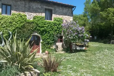 Image de Ancienne maison de campagne en pleine nature avec lac privé