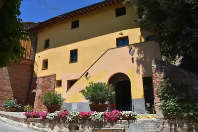 Top-Hill Farm-House dans un village toscan pittoresque avec une vue imprenable.