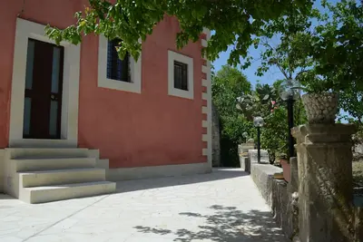 Antico Casale Pizzo est une belle ferme au début 900 récemment rénové