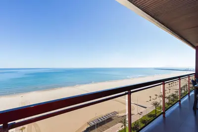 Image de Appartement De Luxe Appartement 11 avec vue directe sur la mer, levers de soleil en direct.