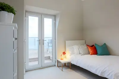 Madison Hill - White Hill House 5 - 3 bedroom flat
