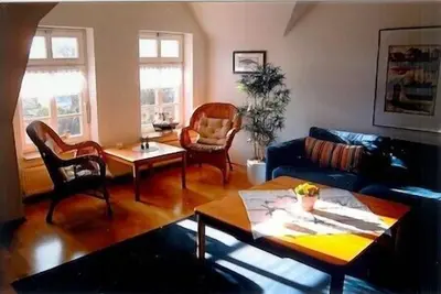 Image de Situation calme avec bel appartement, à proximité du centre ville et du port, les chiens sont les bienvenus!