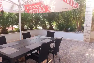 Appartement dans Duće avec terrasse, Climatisation, Wifi, Machine à laver (122-1)