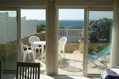 Image de Studio En Bord De Mer avec terrasse - Baie de Douarnenez - Plage de Kervel
