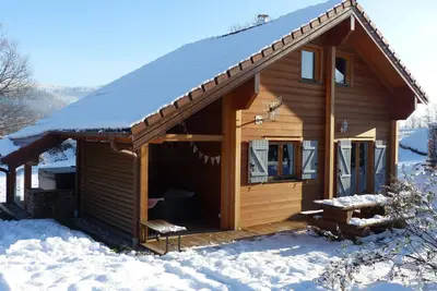 Image de Chalet avec Spa et Piscine, déco soignée, esprit cocooning à la montagne