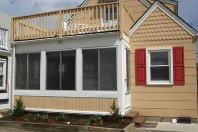Image de Single Family - Privé, Belle, confortable, 4br 3fulbth, 5 min à pied frm Bch