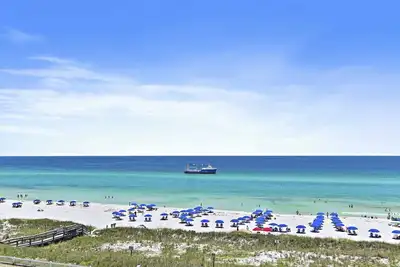 Image de Beach Retreat nouveau condo de plage dans le service de plage de location de destin. . . chiens bienvenus