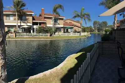 Image de Location à l'année-Huntington Beach Condo-Gated Community-Prime Location