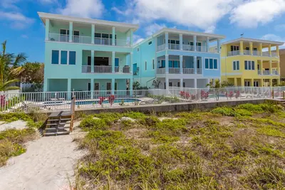 Image de Nouvelle Construction - Maison Piscine Front Direct Plage - 6 Chambres Dorment 14